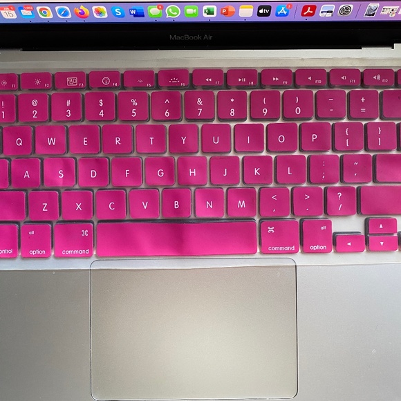 MacBook Keyboard Cover Silicone Skin - Picture 4 of 5